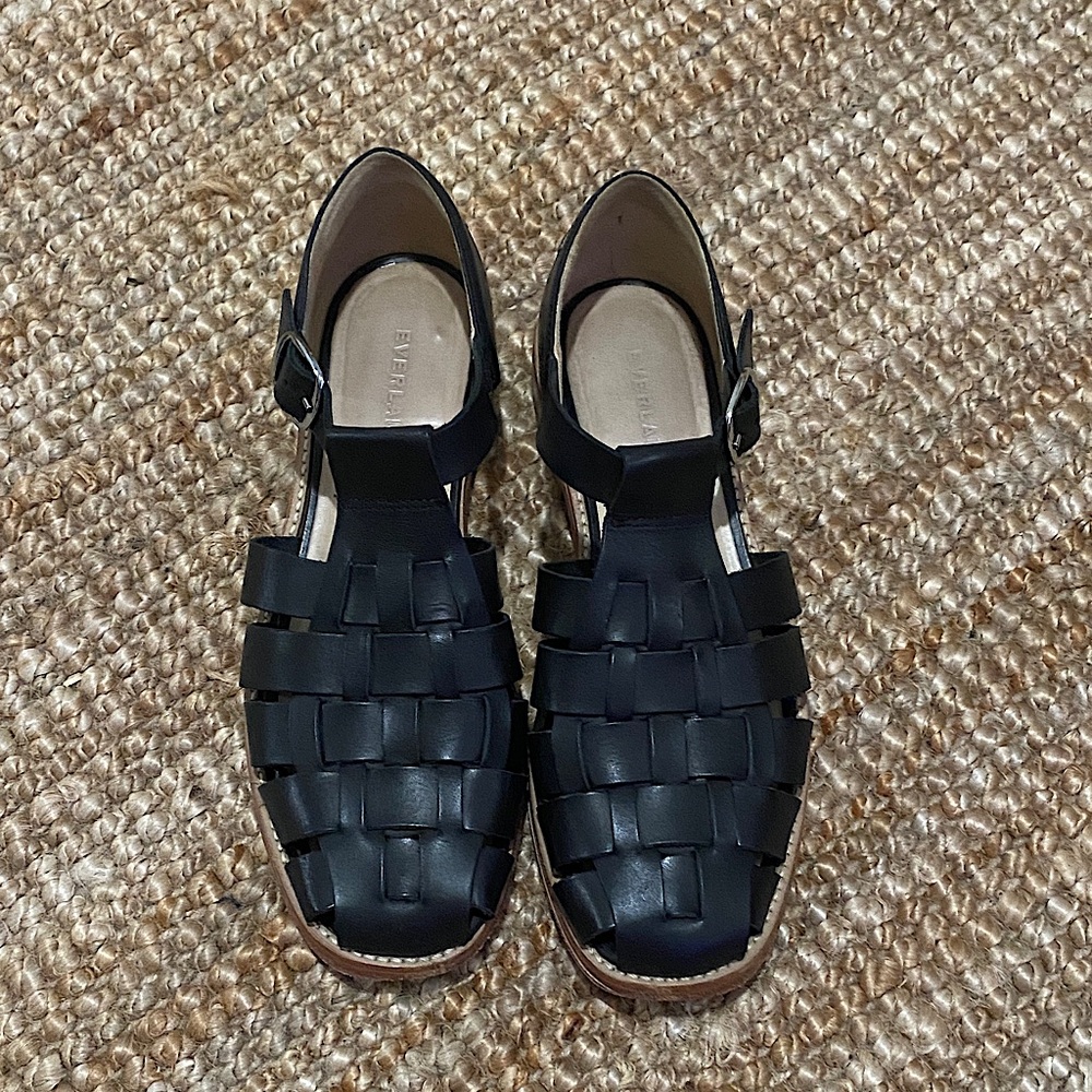 Black Everlane Fisherman sandal size 9